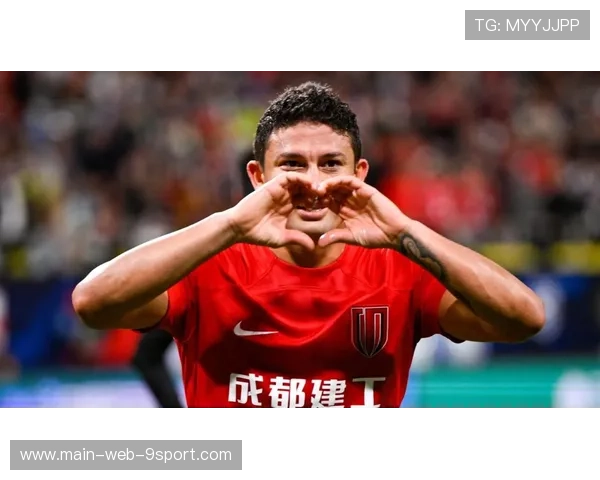 艾克森在成都蓉城内部赛完成远射，竞技状态回升