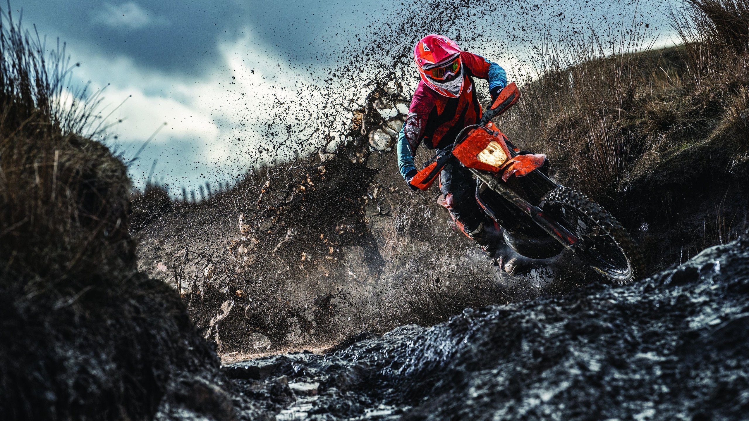 英超利物浦2-0维拉止4连败 萨拉赫破门庆祝，利物浦维拉集锦